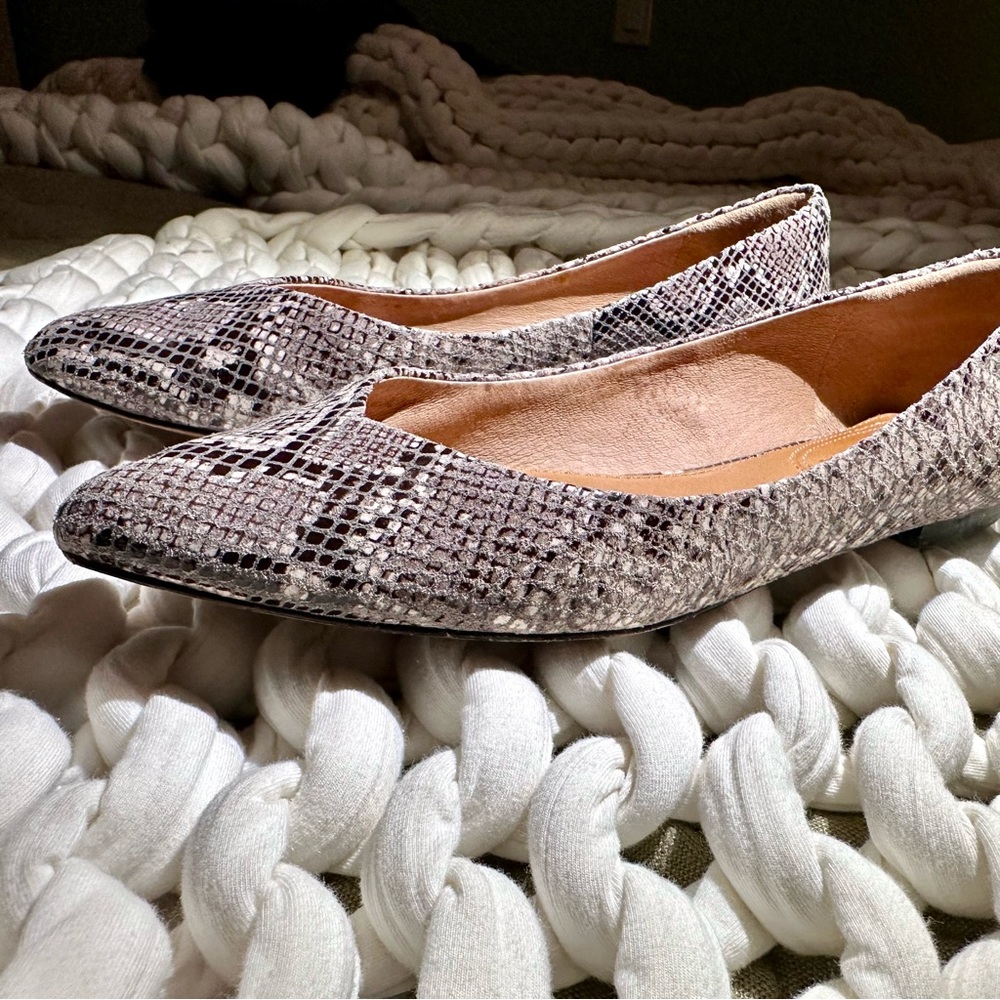 Price drop! Faux Snakeskin Julia Flats by Corso Como. Good Condition. Vegan.